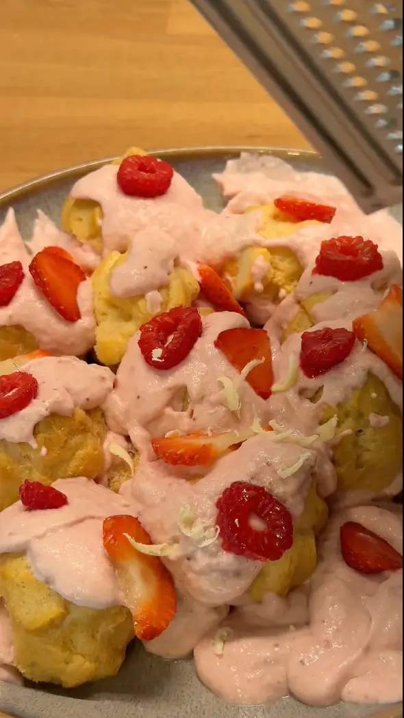 Epres-málnás profiterol - Tornyos profiterollal