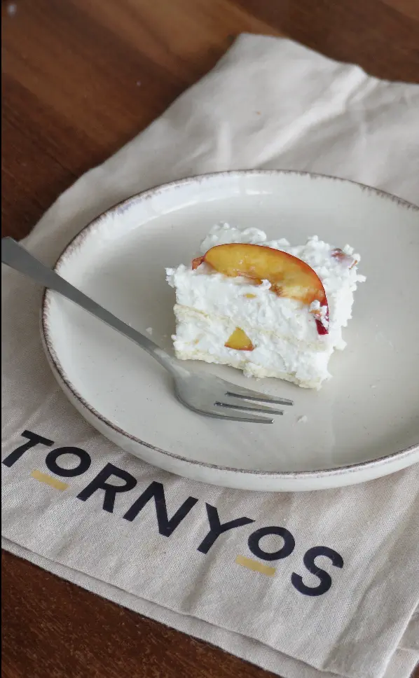 Túrós barackos szelet - Tornyos recept