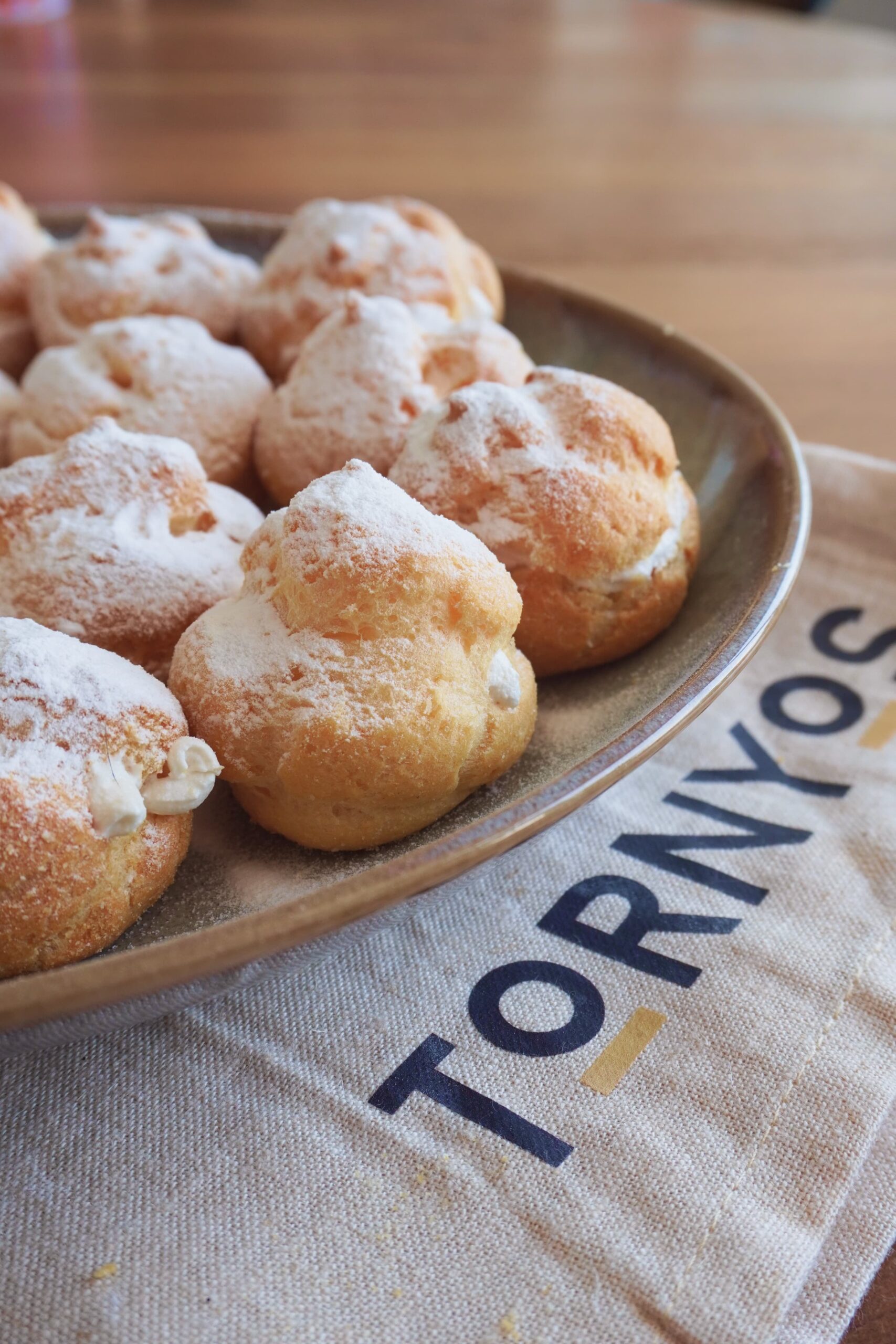 Kávéhabos profiterol - Tornyos recept